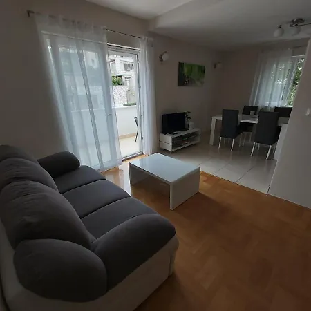 Apartman Moky 2 *